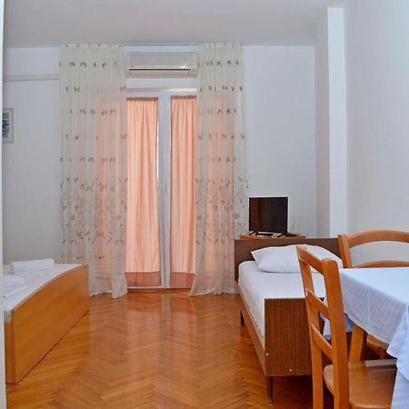 Apartmani Macak II Novalja Buitenkant foto