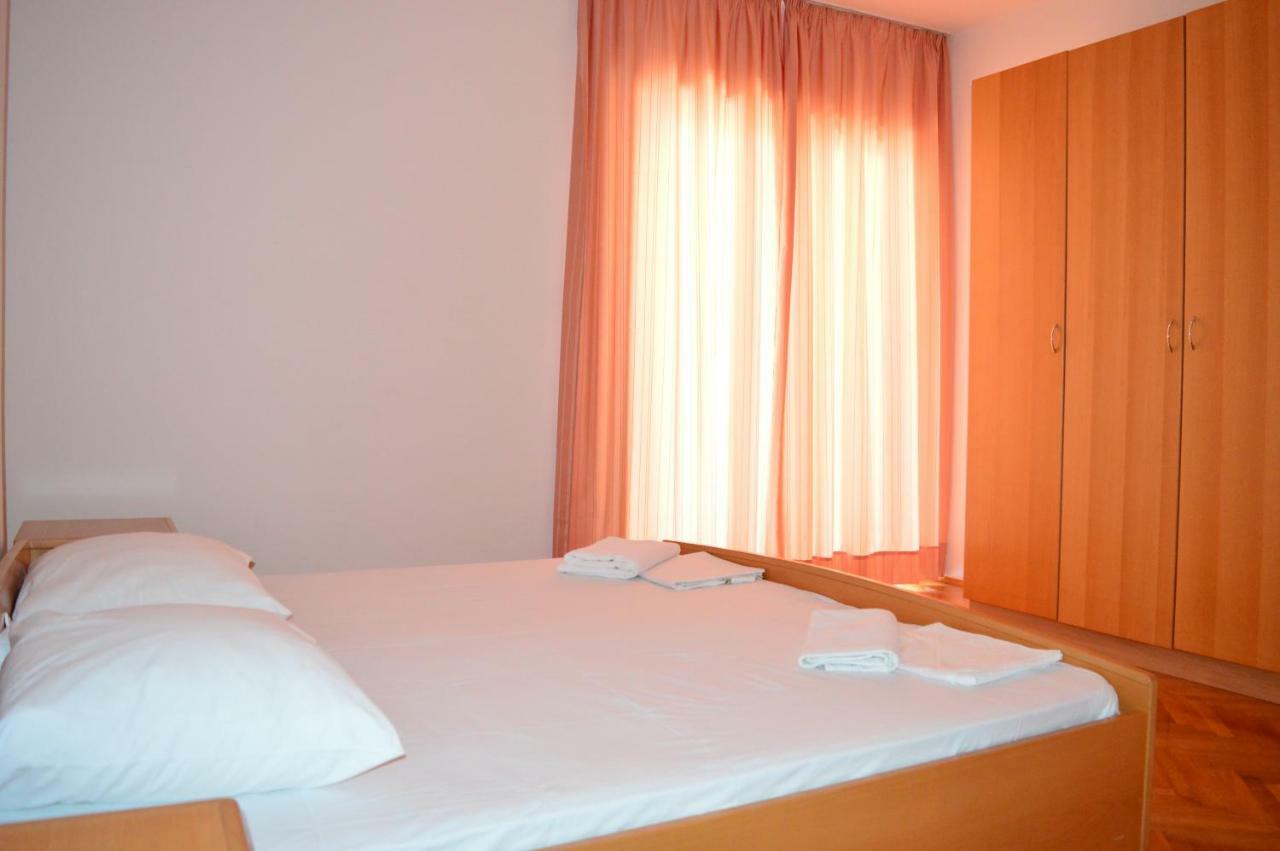 Apartmani Macak II Novalja Buitenkant foto