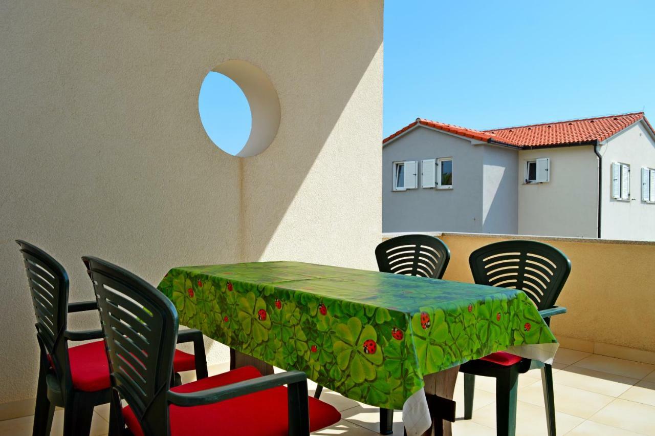 Apartmani Macak II Novalja Buitenkant foto