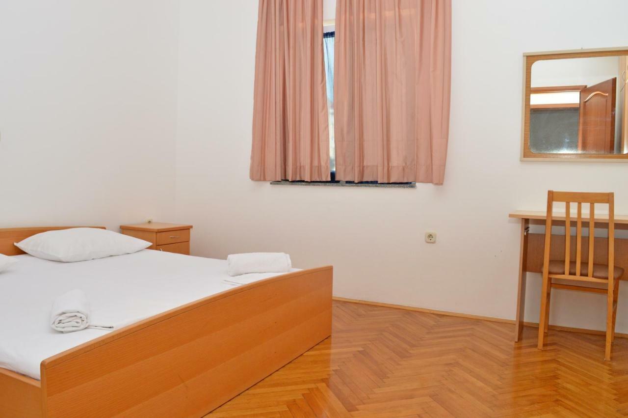 Apartmani Macak II Novalja Buitenkant foto