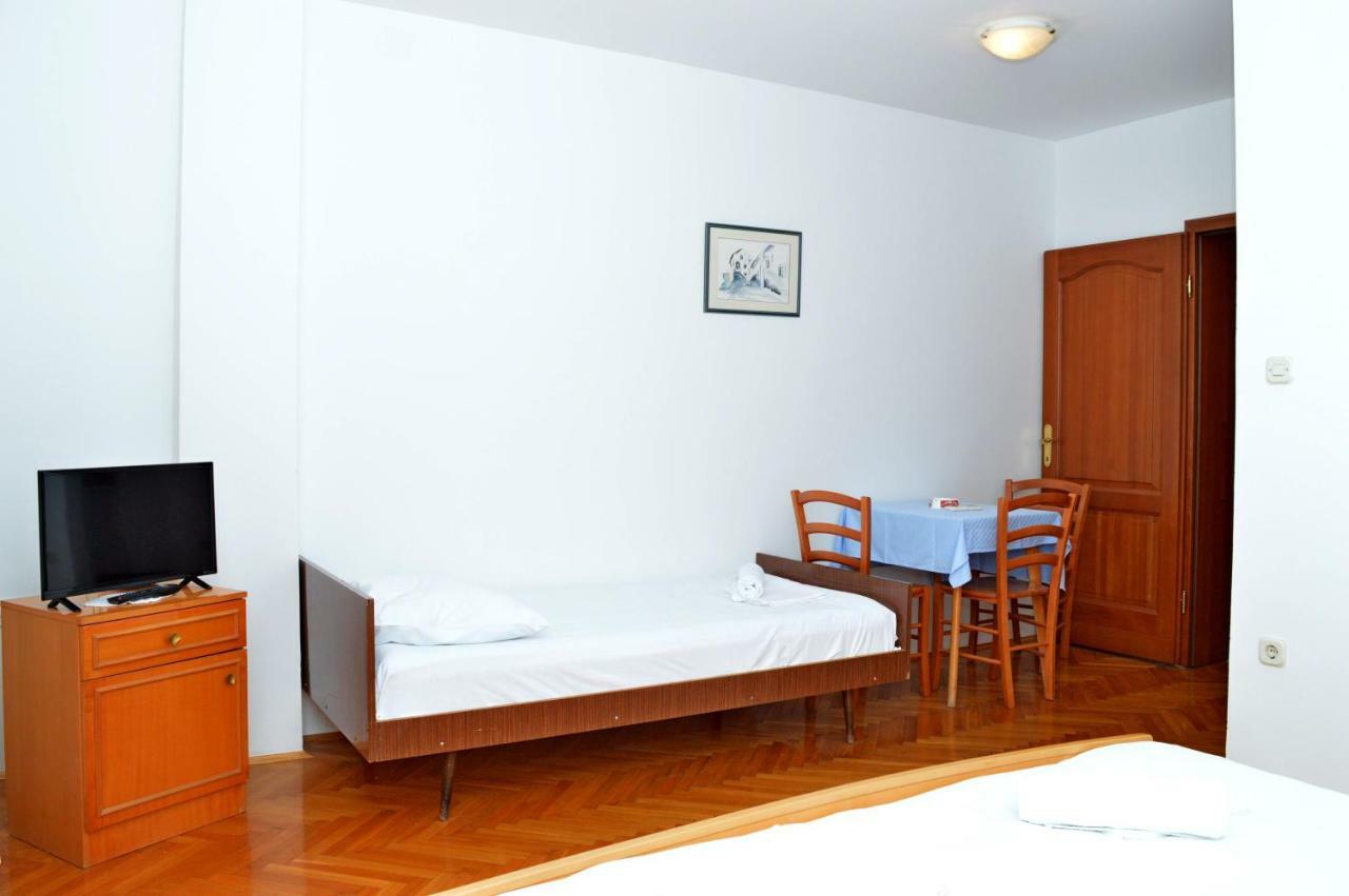 Apartmani Macak II Novalja Buitenkant foto