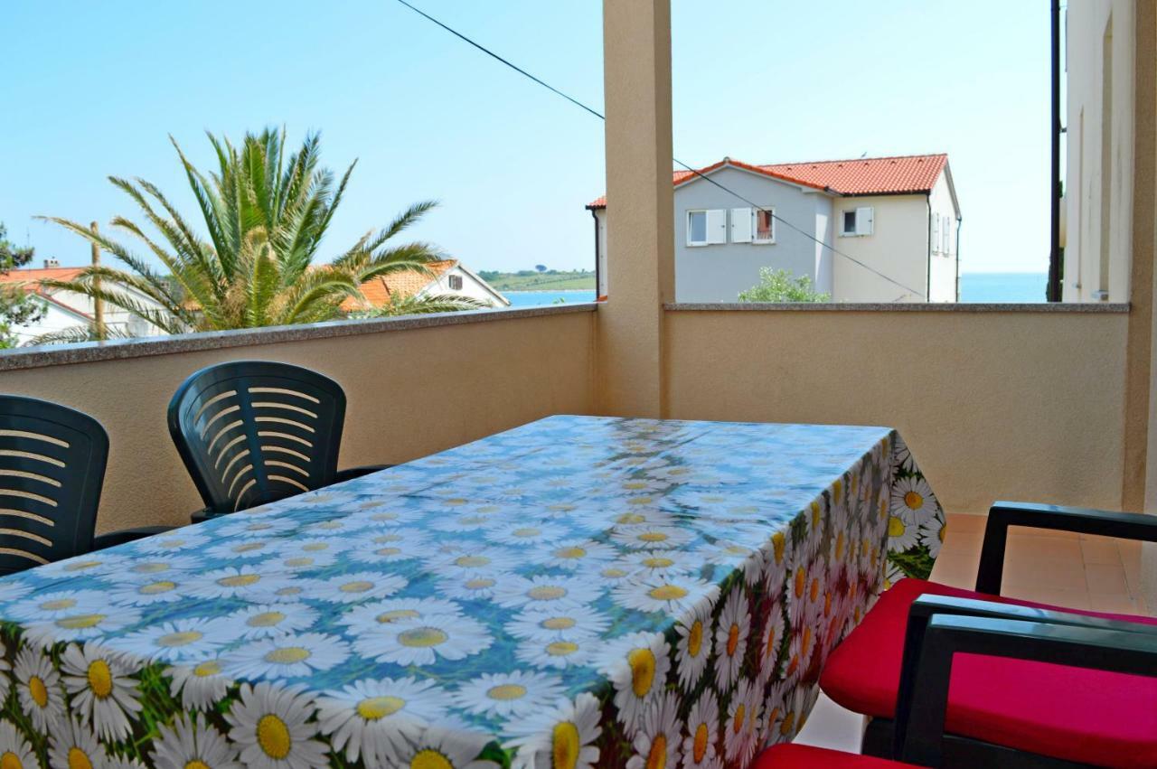 Apartmani Macak II Novalja Buitenkant foto
