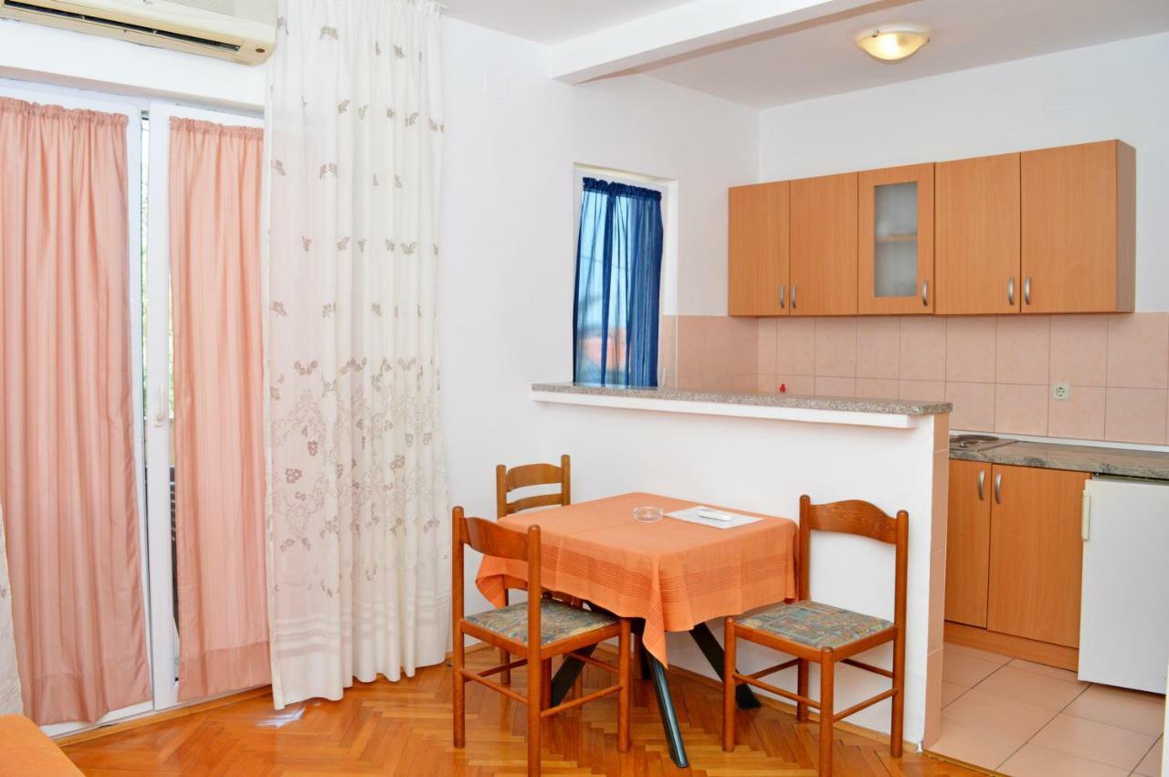 Apartmani Macak II Novalja Buitenkant foto
